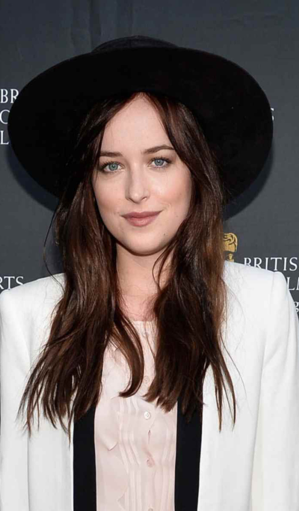 Красивая Дакота Джонсон