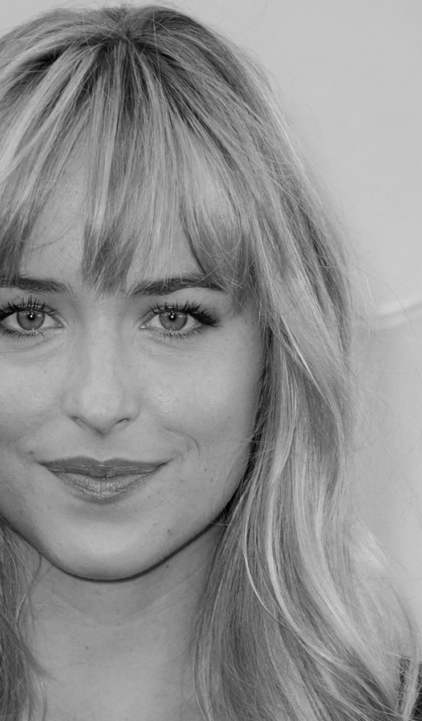 Красивая модель Дакота Джонсон