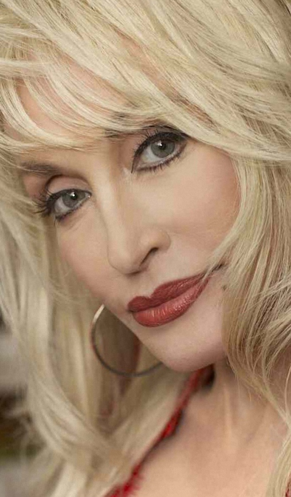 Красивая актриса Долли Партон