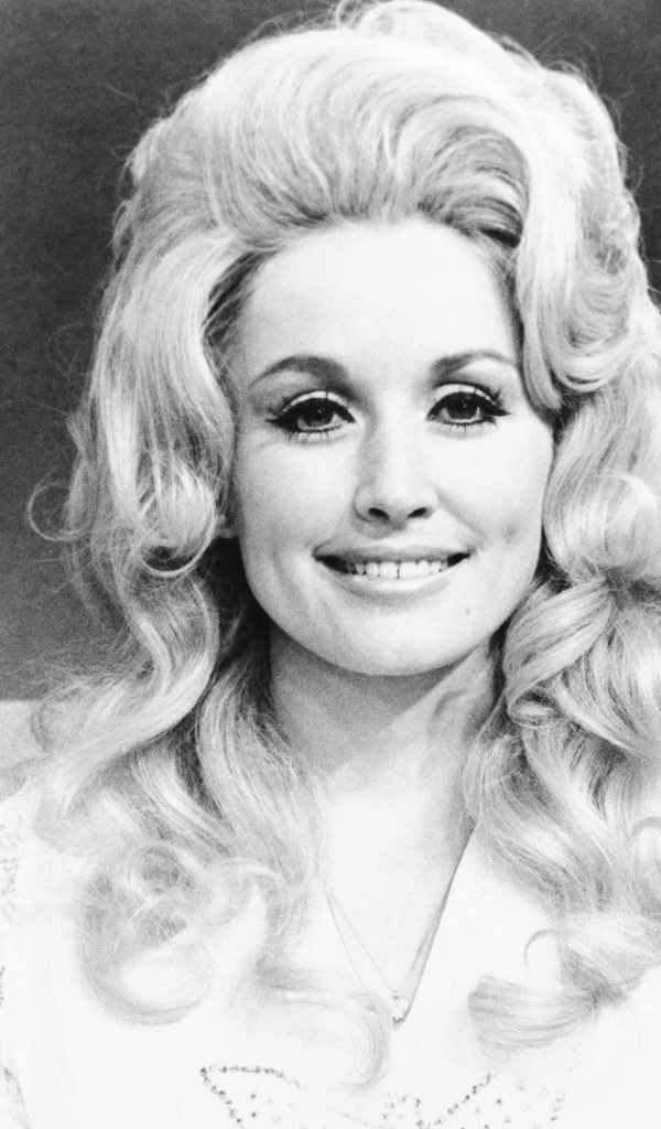 Красивая Долли Партон