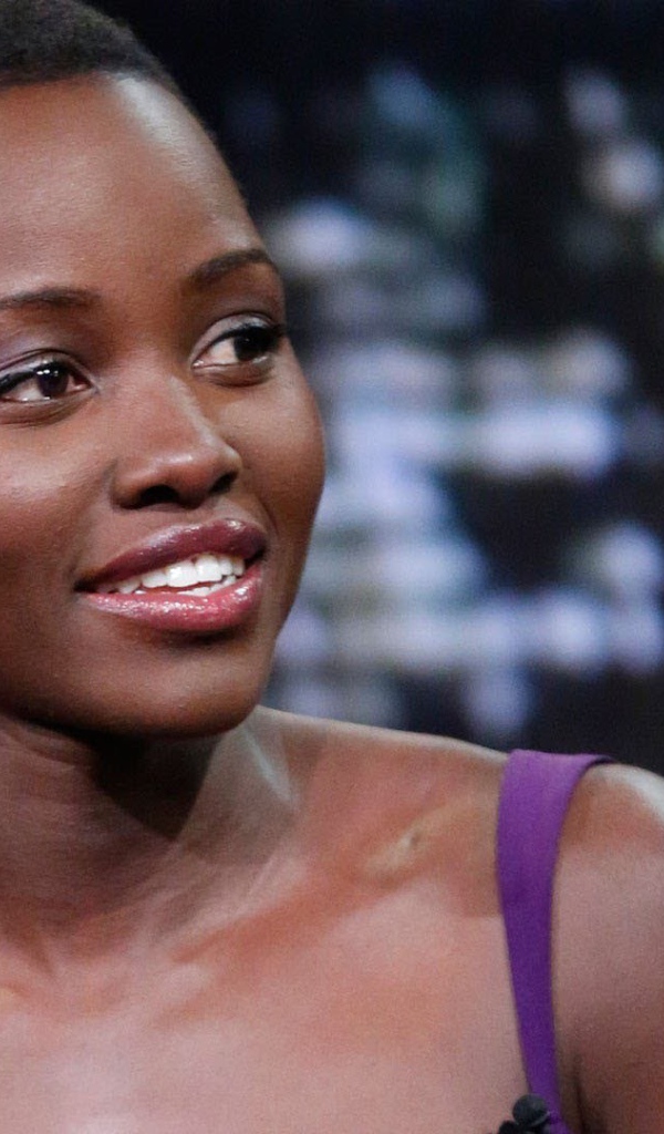 Красивая Лупита Нионго