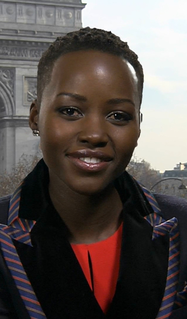 Популярная супермодель Лупита Нионго