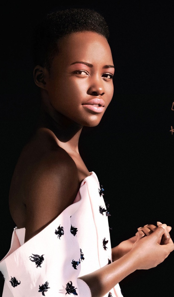 Известная звезда Лупита Нионго