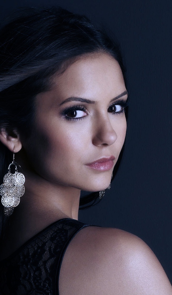 Знаменитая актриса Нина Добрев