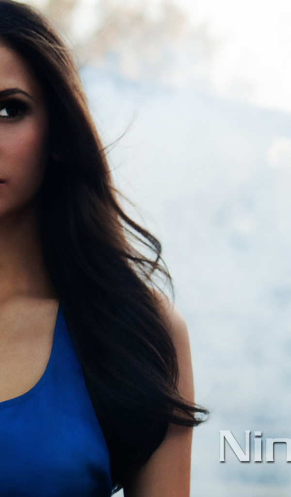  Нина Добрев