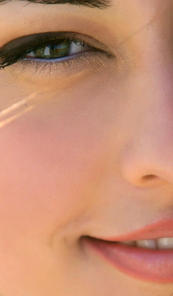 Красивые ресницы у девушки