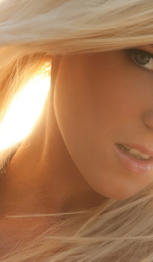 Блондинка на закате