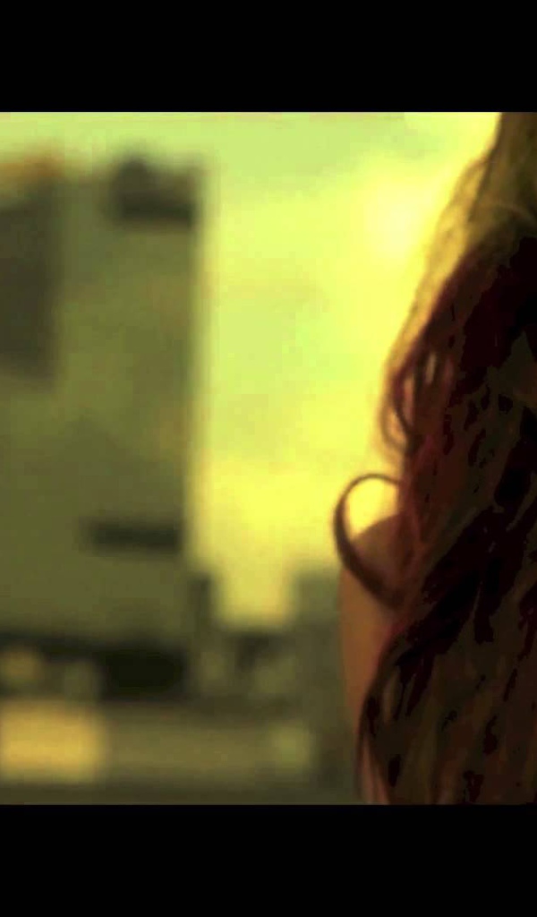 Диана Мелисон с леденцом