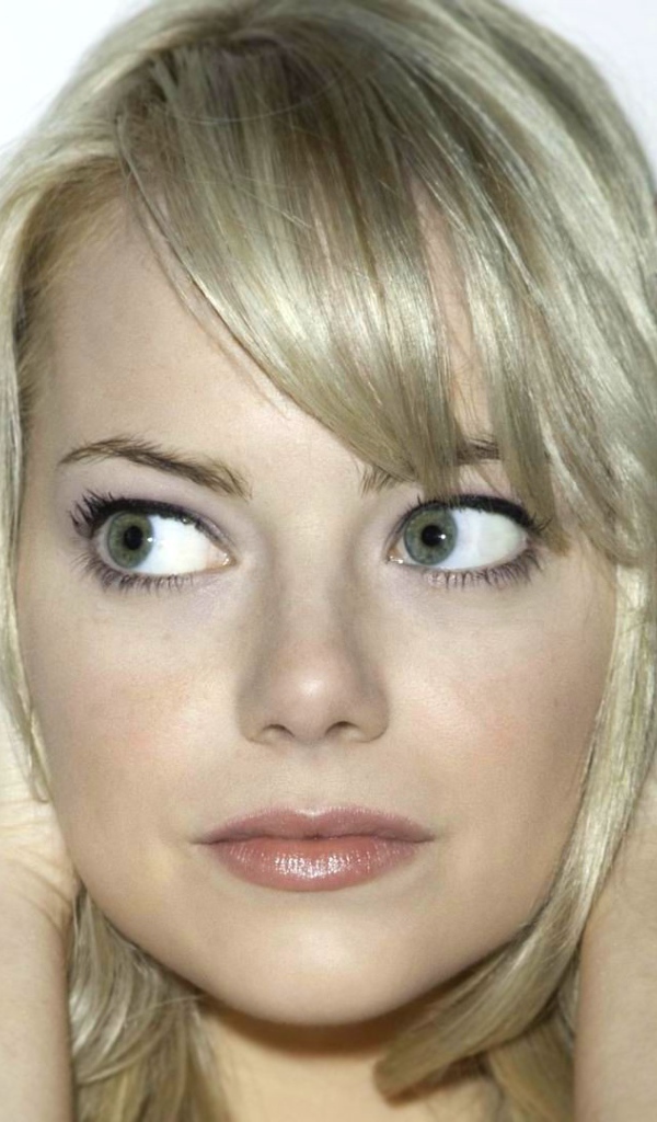 Эмма закрыла уши