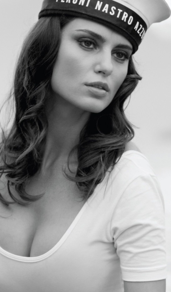 Девушка в кепке