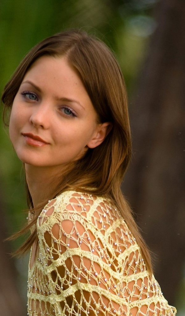 Девушка в ажурной кофте