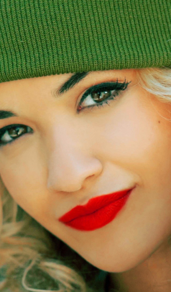 Рита в зеленой шапке