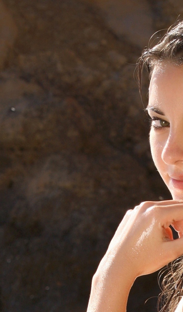 Лорена с мокрыми волосами