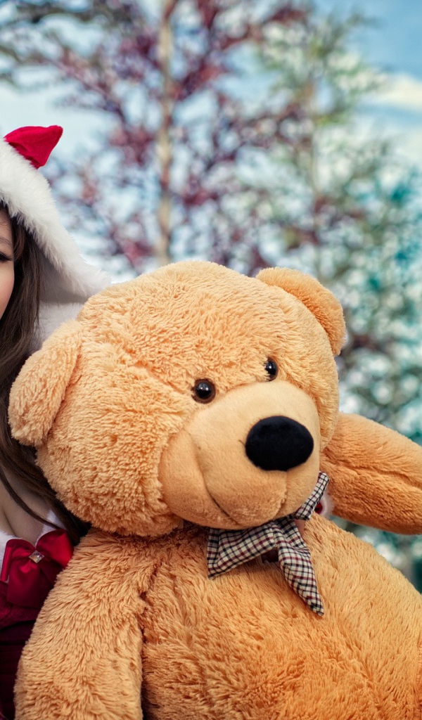 Девушка с медведем