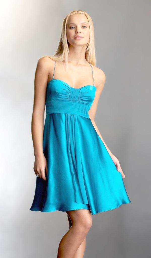 Елисандра в голубом платье