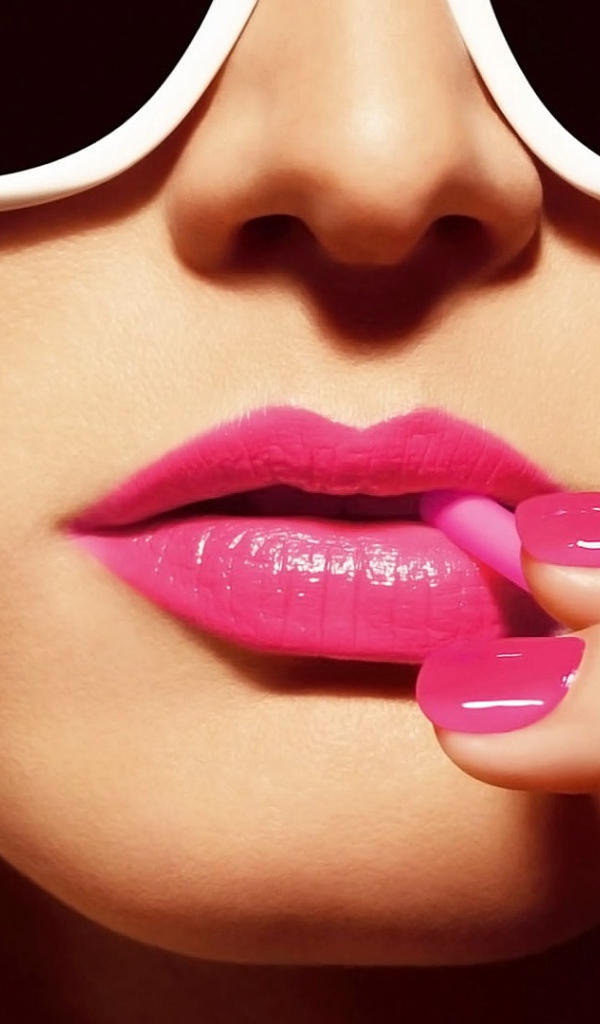 Розовый макияж