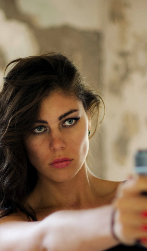 Девушка с пистолетом