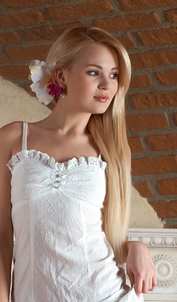 Таля в белом платье