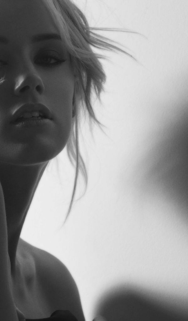 Знаменитая Эмбер Хёрд