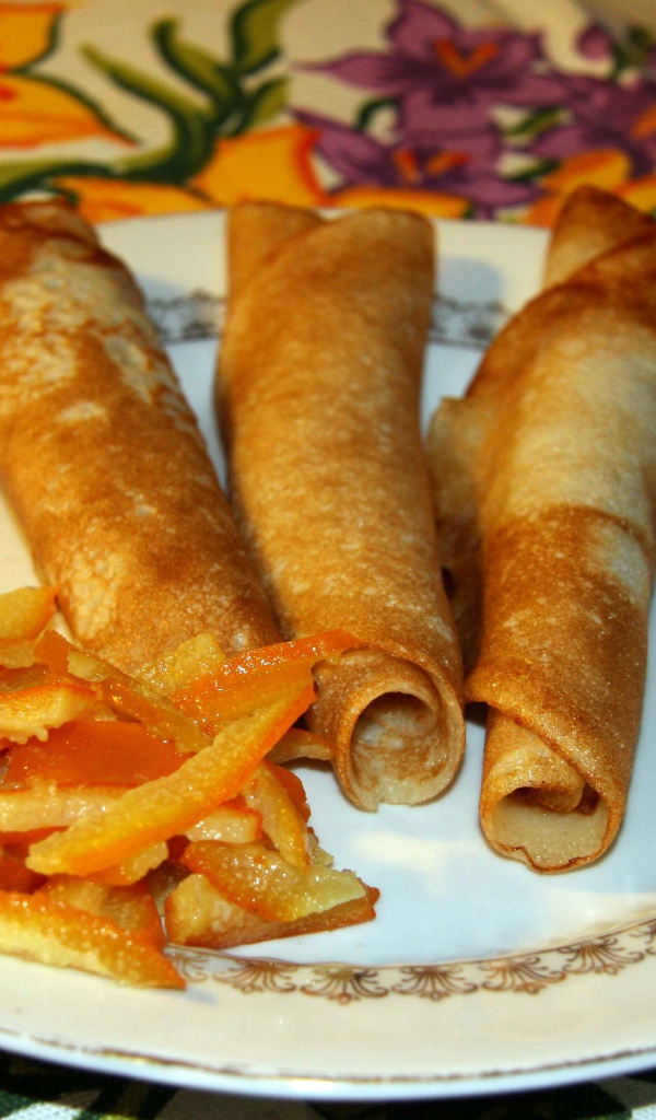 Блины на тарелке на Масленицу