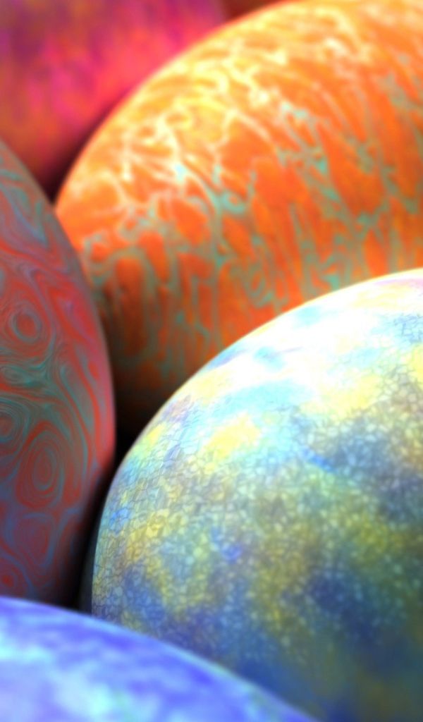 Ярко раскрашенные яйца на Пасху