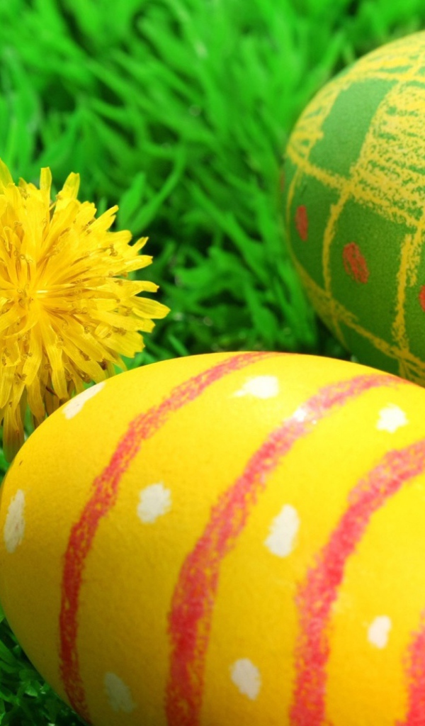 Одуванчики и яйца на Пасху