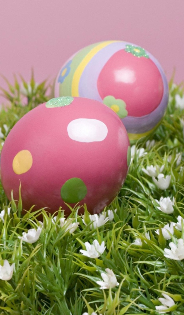 Яйца на траве на Пасху