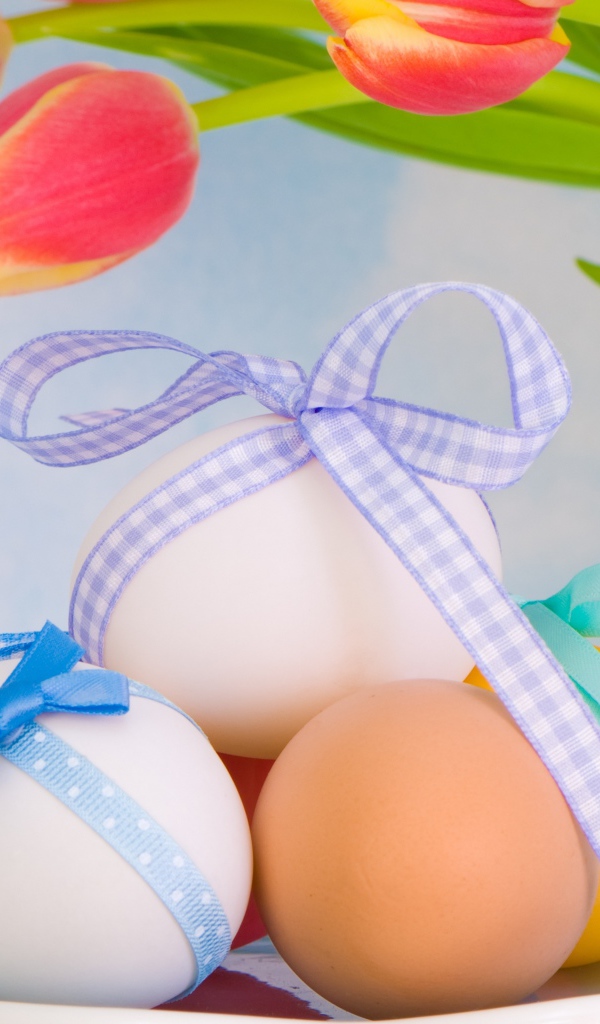 Яйца с бантами на Пасху