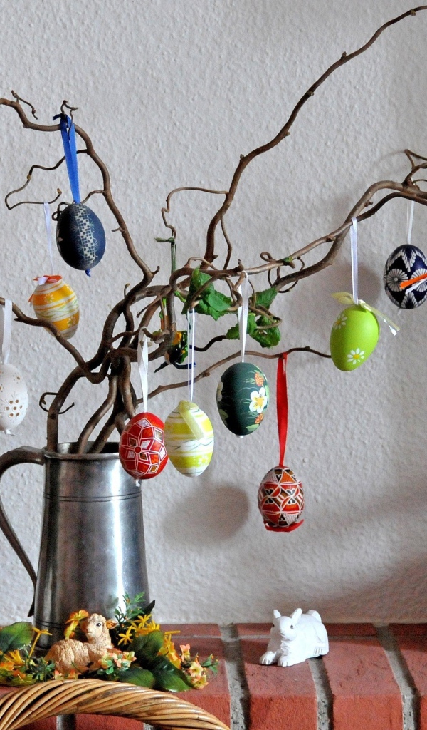 Икебана с пасхальными яйцами на Пасху