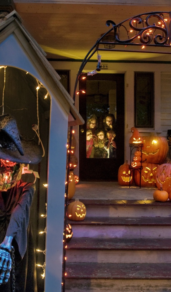 Дом украшен на праздник