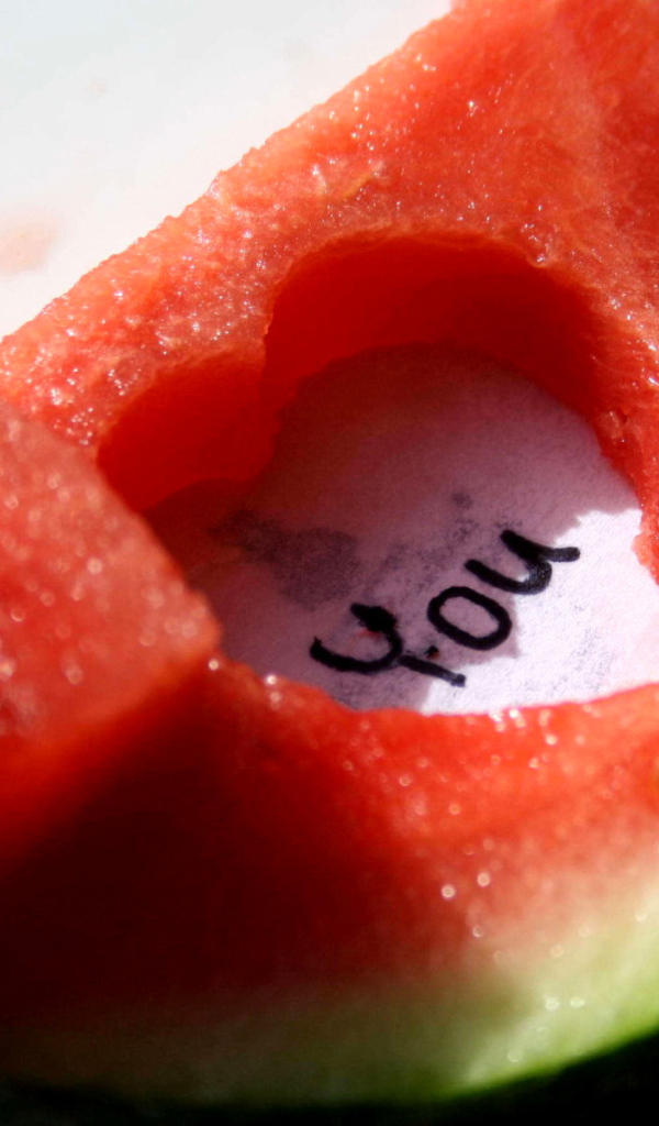 Сердце из арбуза на День Святого Валентина 14 февраля