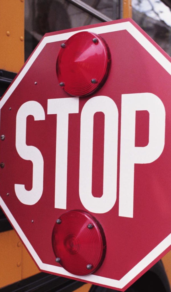 Школьный автобус в День знаний 1 сентября