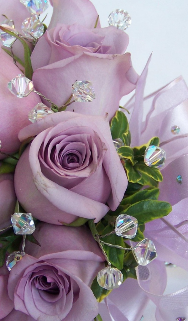 Фиолетовые розы в свадебном букете