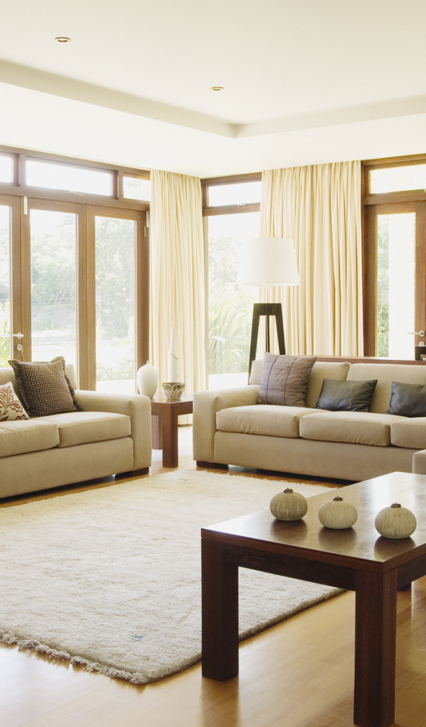 Просторная и светлая гостиная