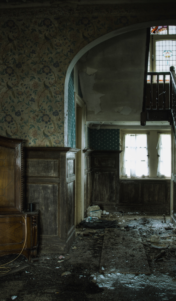 Заброшенный старый дом