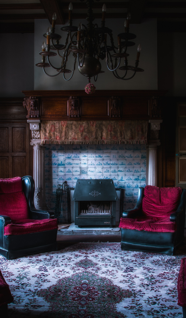 Кресла у камина