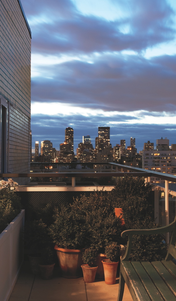 Балкон со скамейкой