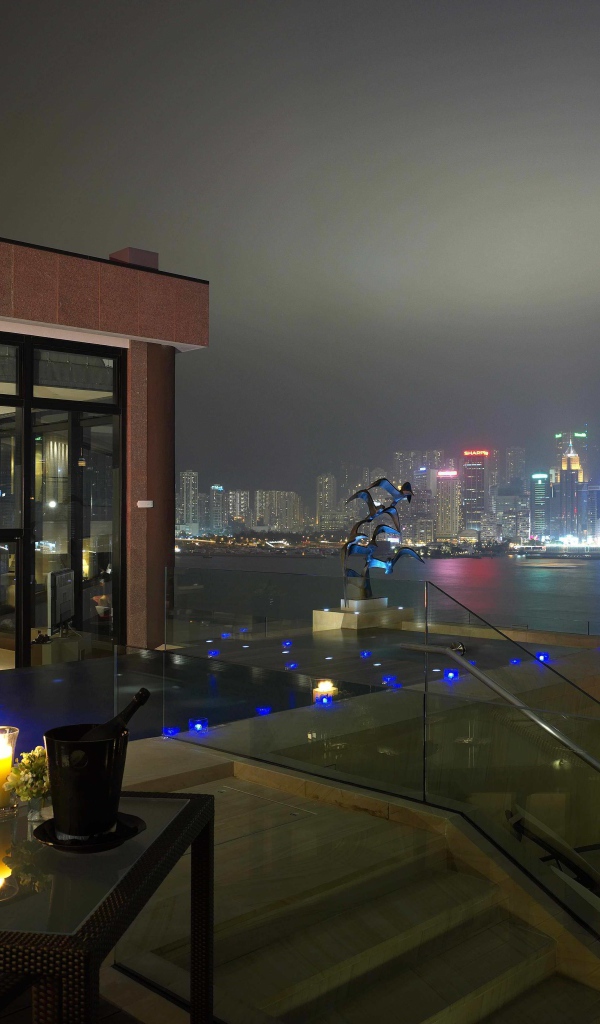 Стиль дома с бассейном