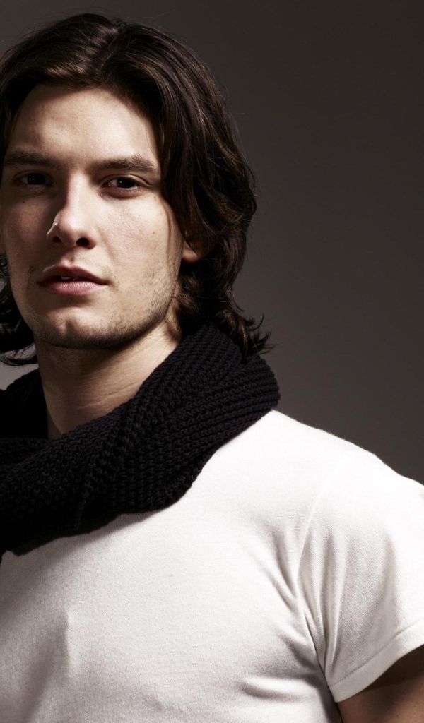 Актер Бен Барнс