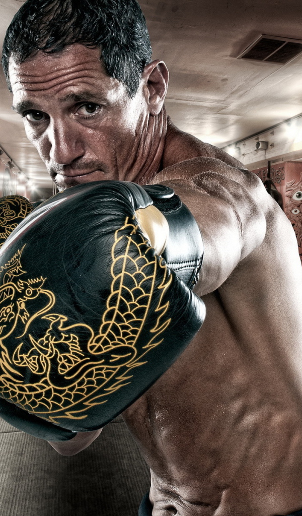 Боксер на тренировке