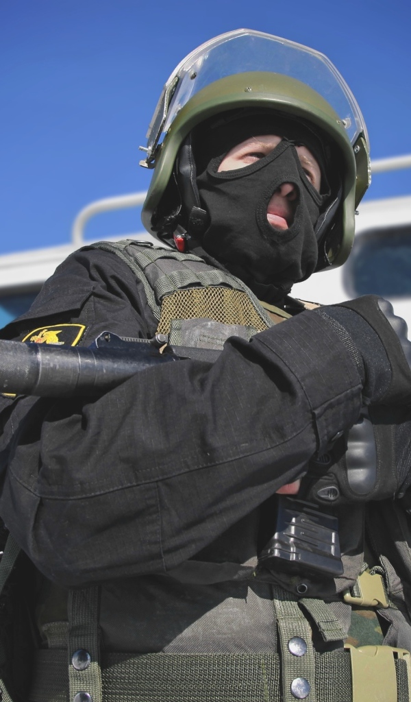 Спецназовец с оружием