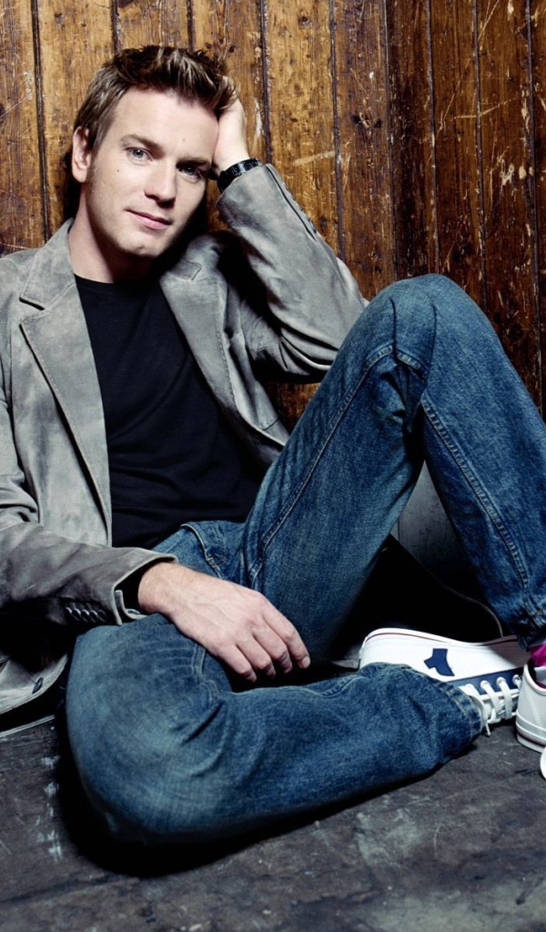 Эван Макгрегор в кедах