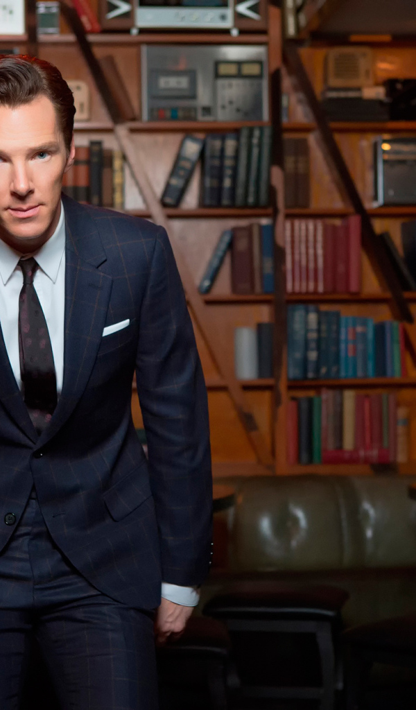 Мужчина в библиотеке