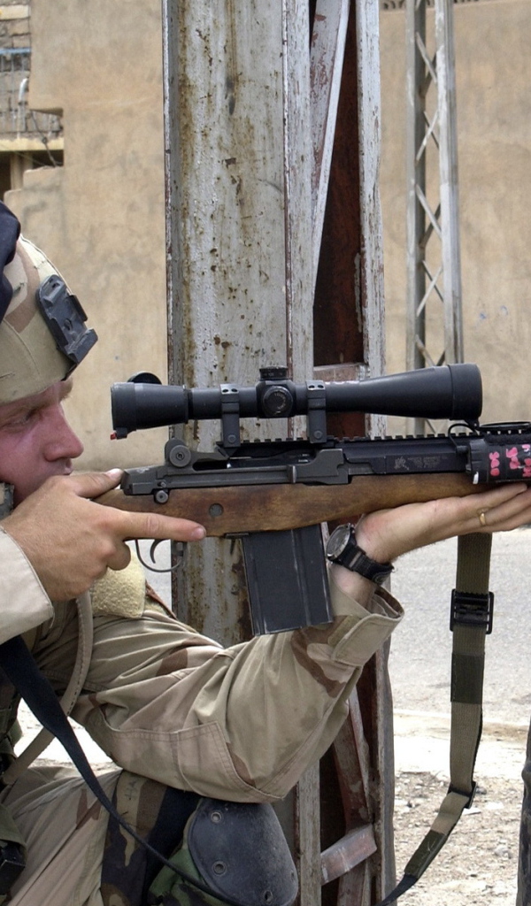 Солдат с винтовкой