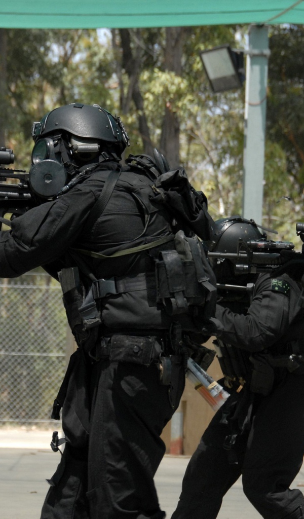 Бойцы спецназа в масках