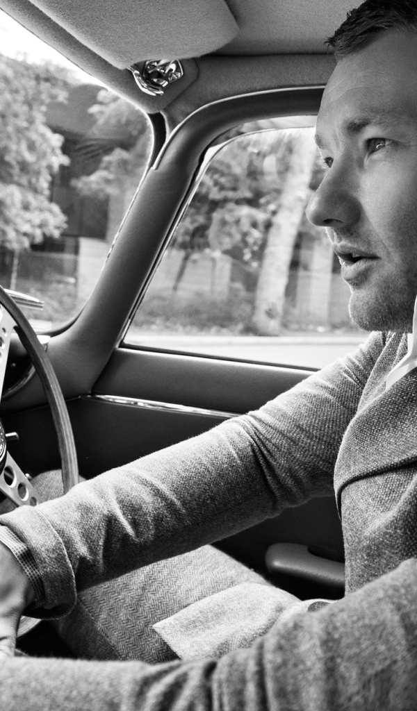 Мужчина за рулем