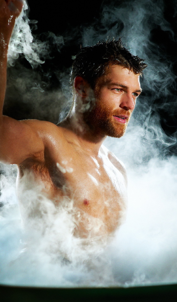 Мужчина в ванне