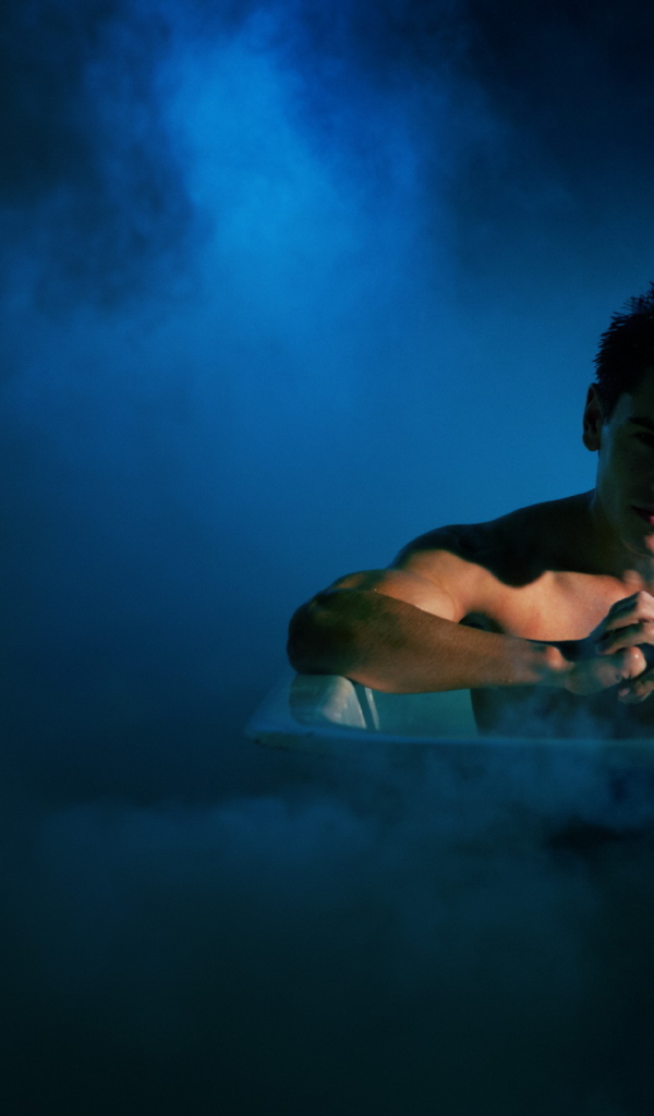 Мужчина в ванне