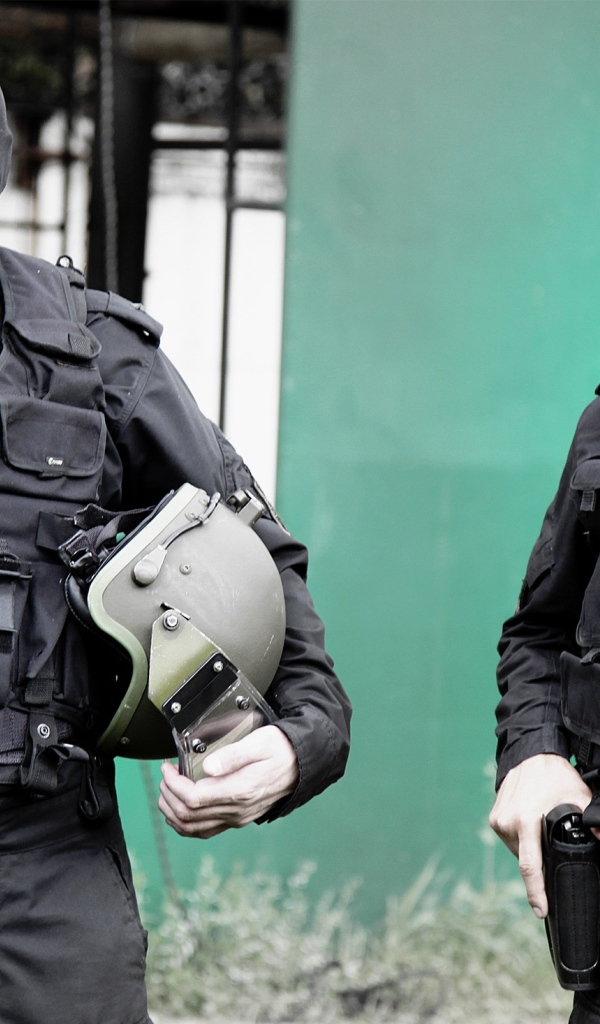 Два бойца спецназа