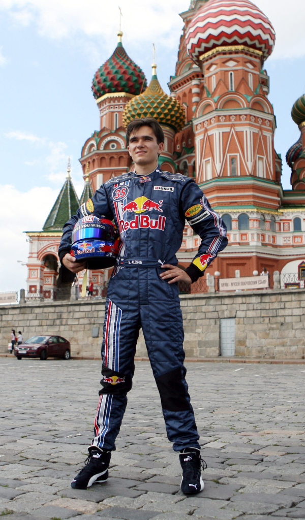 Популярный Михаил Алешин